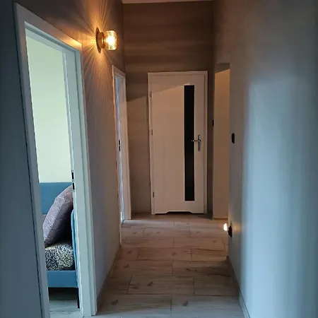 Flins Z Garazem דירה