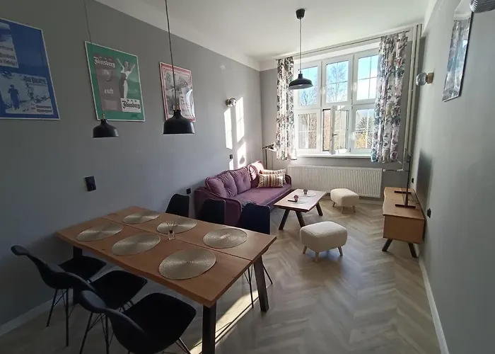 Flins Z Garazem Appartamento Świeradów-Zdrój